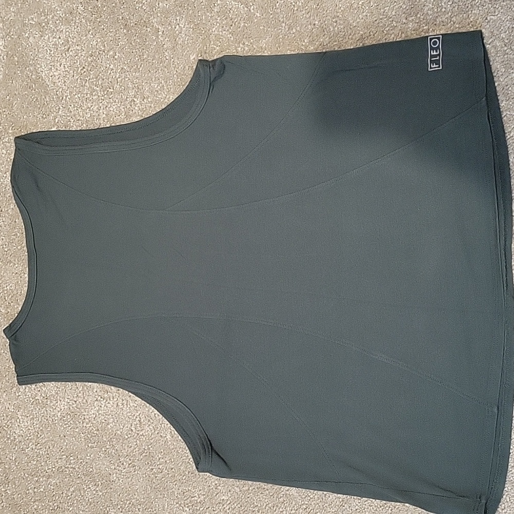 Fleo Tank Top - Picture 3 of 3